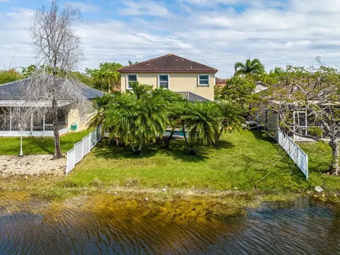 1242 NW 192nd Lane Pembroke Pines FL 33029