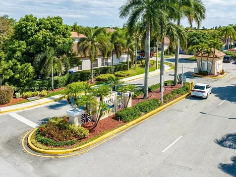 1242 NW 192nd Lane Pembroke Pines FL 33029