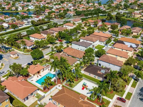 1242 NW 192nd Lane Pembroke Pines FL 33029