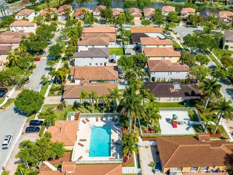 1242 NW 192nd Lane Pembroke Pines FL 33029