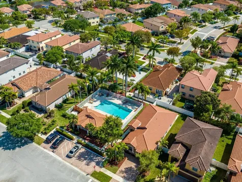 1242 NW 192nd Lane Pembroke Pines FL 33029