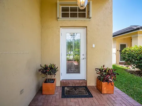 1242 NW 192nd Lane Pembroke Pines FL 33029