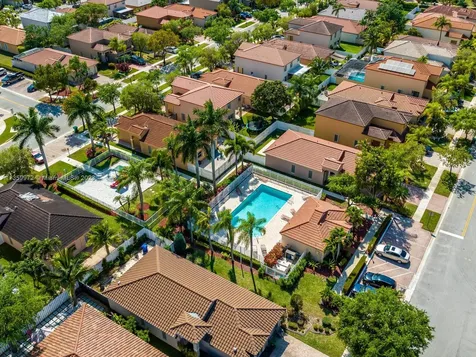 1242 NW 192nd Lane Pembroke Pines FL 33029