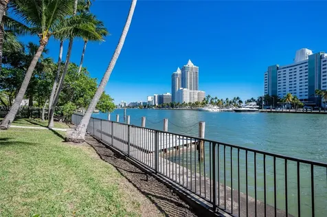 4521 Pine Tree Drive Miami Beach FL 33140