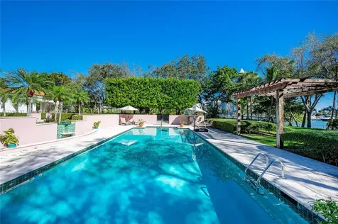 4521 Pine Tree Drive Miami Beach FL 33140