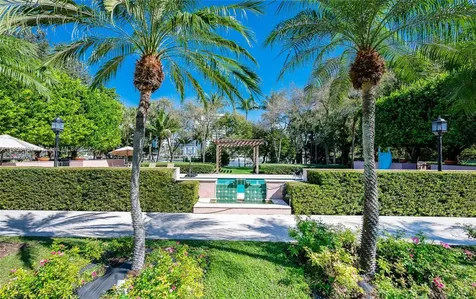 4521 Pine Tree Drive Miami Beach FL 33140