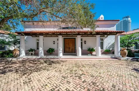 4521 Pine Tree Drive Miami Beach FL 33140