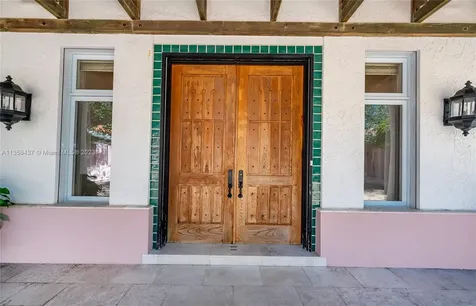 4521 Pine Tree Drive Miami Beach FL 33140