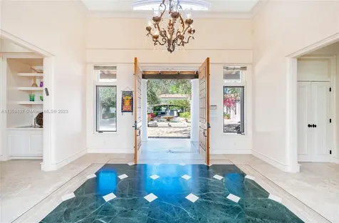 4521 Pine Tree Drive Miami Beach FL 33140