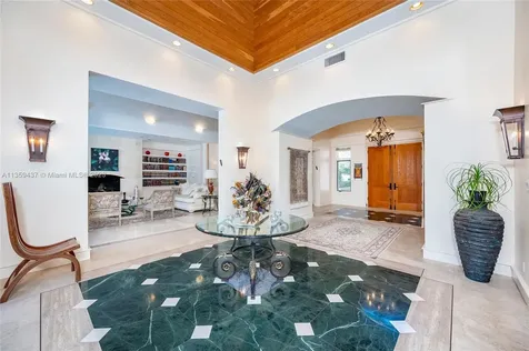4521 Pine Tree Drive Miami Beach FL 33140