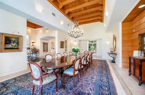 4521 Pine Tree Drive Miami Beach FL 33140