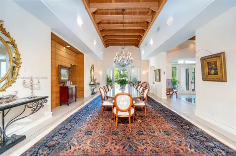 4521 Pine Tree Drive Miami Beach FL 33140