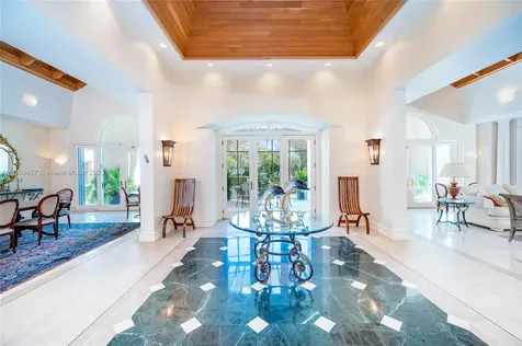 4521 Pine Tree Drive Miami Beach FL 33140