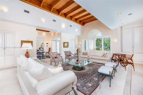 4521 Pine Tree Drive Miami Beach FL 33140