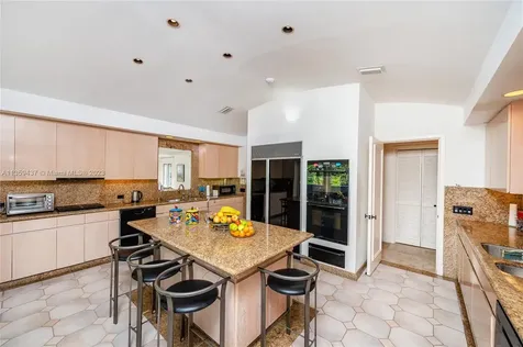 4521 Pine Tree Drive Miami Beach FL 33140