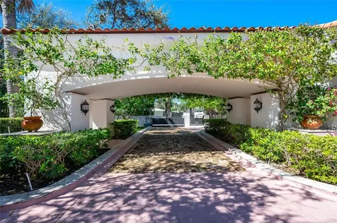 4521 Pine Tree Drive Miami Beach FL 33140