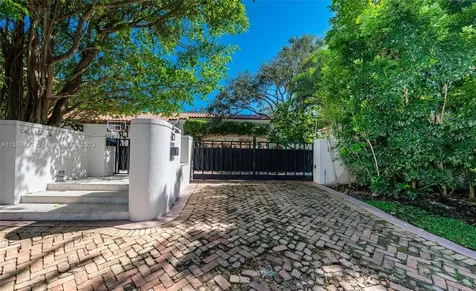 4521 Pine Tree Drive Miami Beach FL 33140