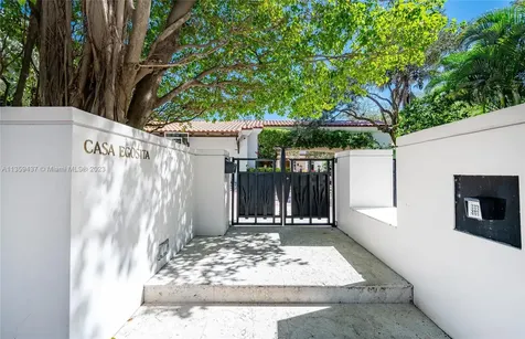4521 Pine Tree Drive Miami Beach FL 33140