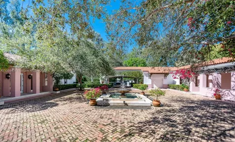 4521 Pine Tree Drive Miami Beach FL 33140