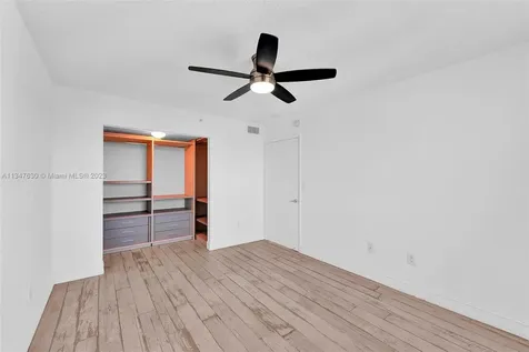 7600 Collins Avenue Miami Beach FL 33141