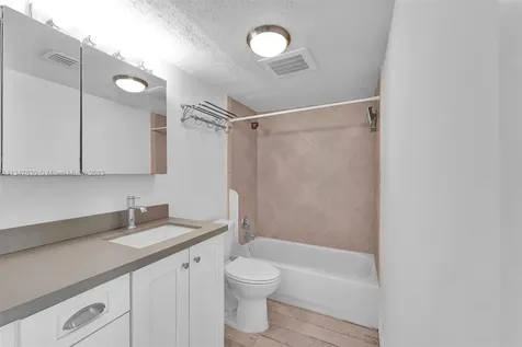 7600 Collins Avenue Miami Beach FL 33141