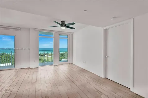 7600 Collins Avenue Miami Beach FL 33141