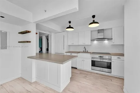 7600 Collins Avenue Miami Beach FL 33141