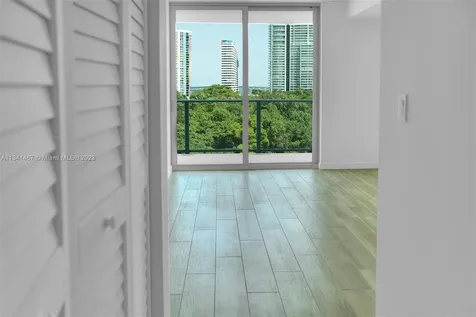 1600 SW 1st Avenue Miami FL 33129