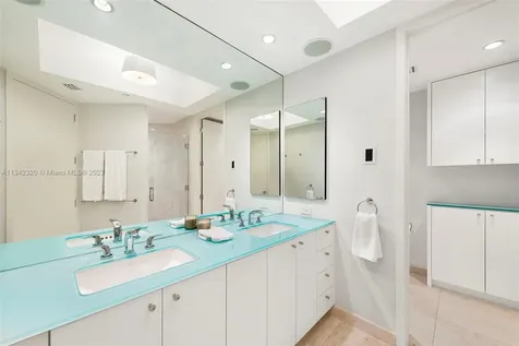 100 S Pointe Drive Miami Beach FL 33139