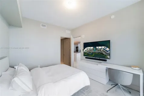 5000 Island Estates Drive Aventura FL 33160