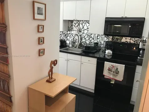 100 Lincoln Road Miami Beach FL 33139