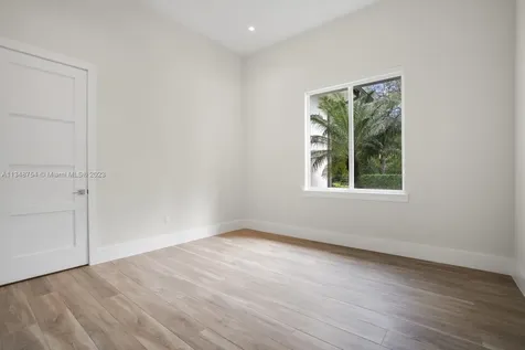 5300 SW 76th Street Miami FL 33143