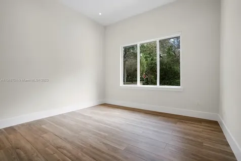 5300 SW 76th Street Miami FL 33143