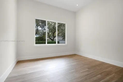 5300 SW 76th Street Miami FL 33143