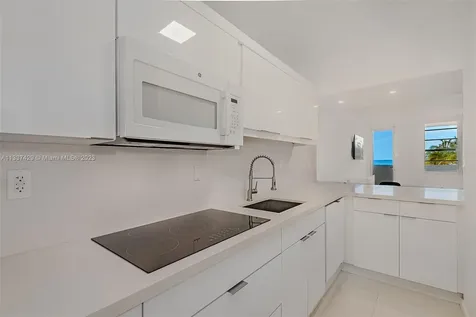 100 Lincoln Road Miami Beach FL 33139