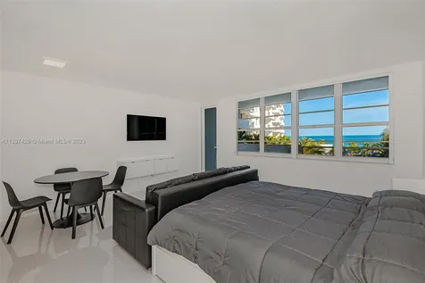 100 Lincoln Road Miami Beach FL 33139