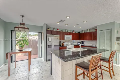 9060 NW 13th Street Plantation FL 33322