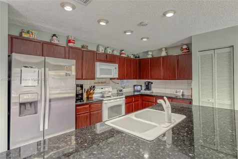 9060 NW 13th Street Plantation FL 33322