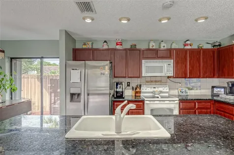 9060 NW 13th Street Plantation FL 33322