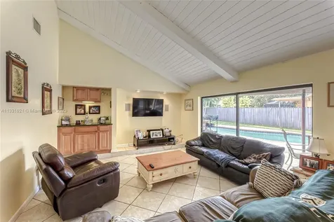 9060 NW 13th Street Plantation FL 33322
