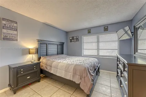 9060 NW 13th Street Plantation FL 33322