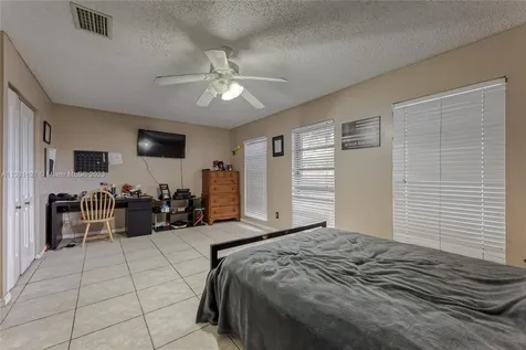 9060 NW 13th Street Plantation FL 33322