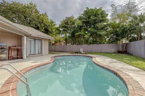9060 NW 13th Street Plantation FL 33322