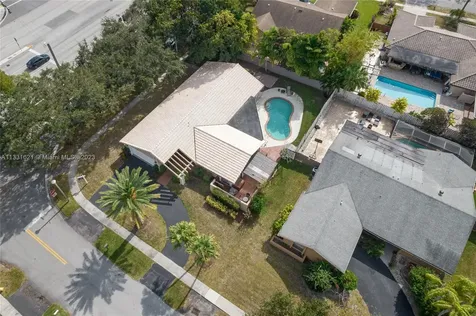 9060 NW 13th Street Plantation FL 33322