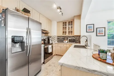 11040 SW 78th Court Pinecrest FL 33156