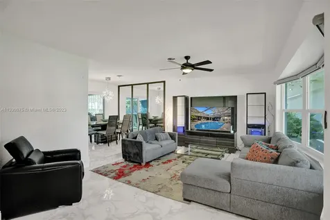 4720 Jefferson Street Hollywood FL 33021