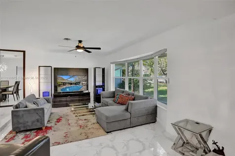 4720 Jefferson Street Hollywood FL 33021