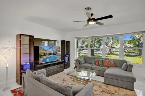 4720 Jefferson Street Hollywood FL 33021