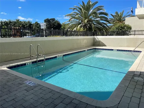 2600 Collins Avenue Miami Beach FL 33140