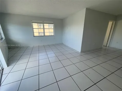 2600 Collins Avenue Miami Beach FL 33140